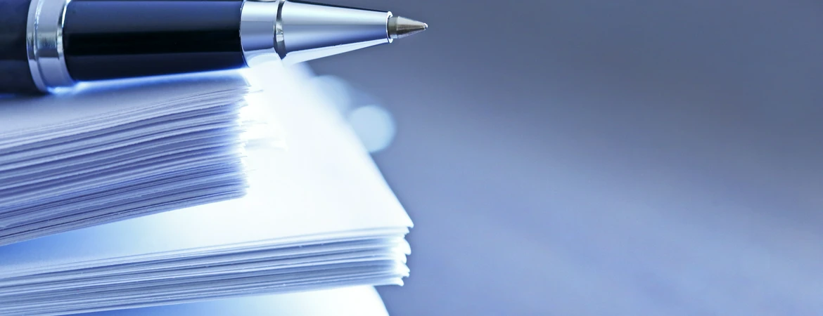 dokumenty z&nbsp;długopisem